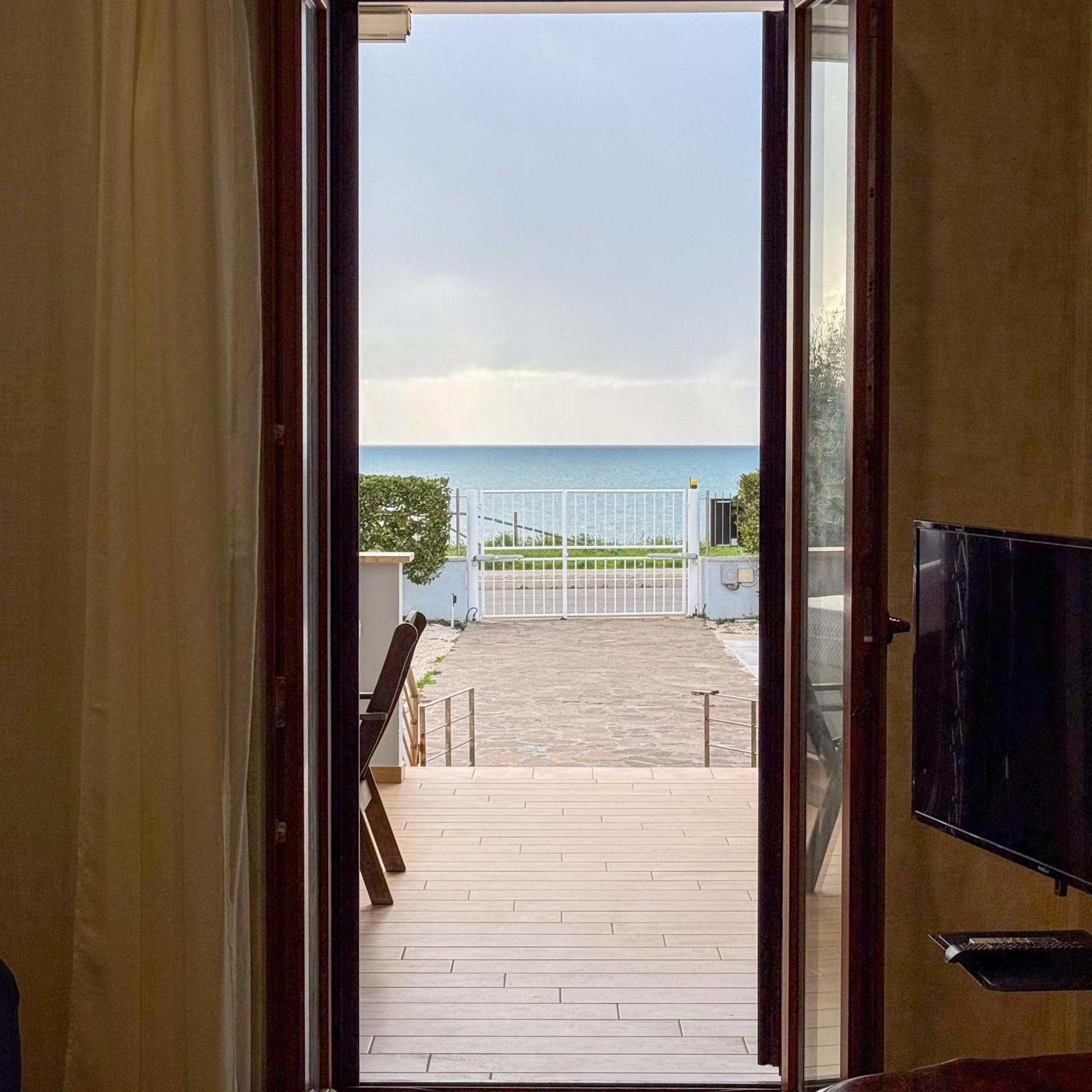 Edo House Anzio - Beachfront - Fronte Mare - Affittacamere Экстерьер фото